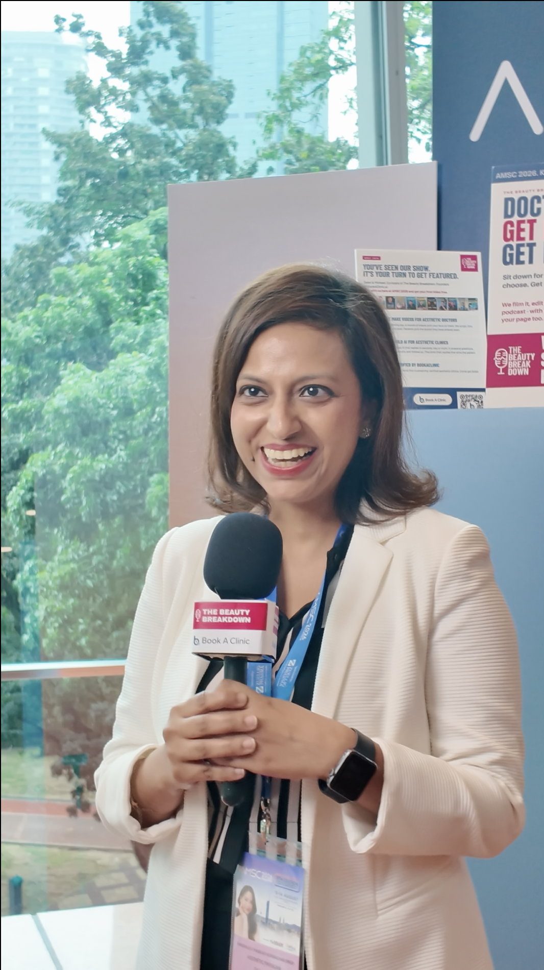 Dr Shreen Sra speaking at an aesthetic medicine conference